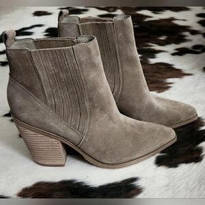 New Marc Fisher women's, size 8.5 suede booties, pointed toe, green/tan